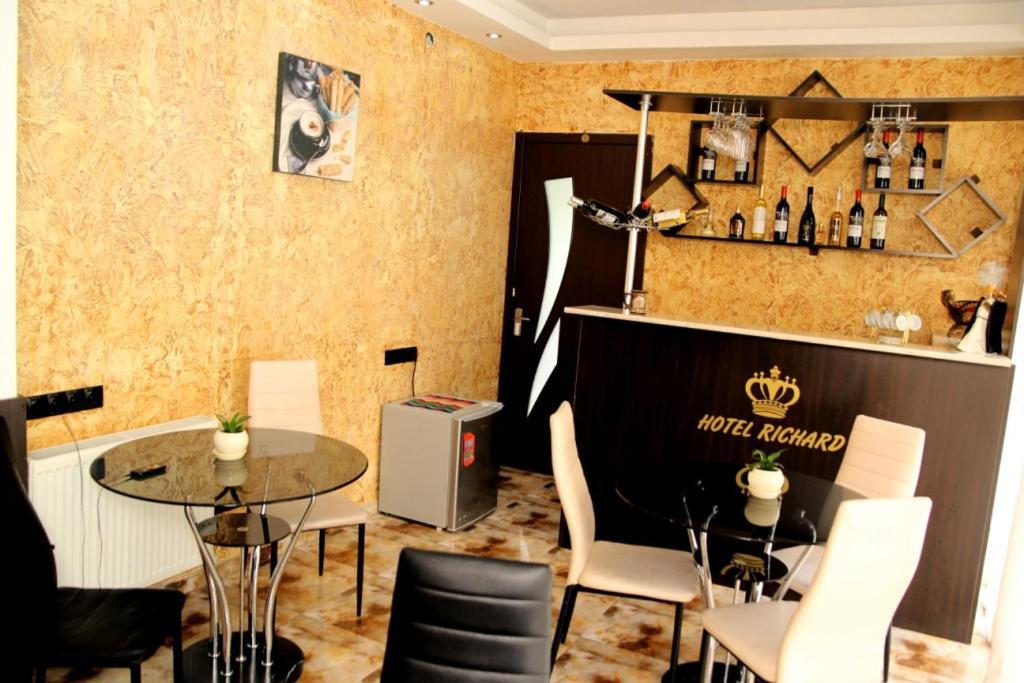 טביליסי Hotel Richard מראה חיצוני תמונה