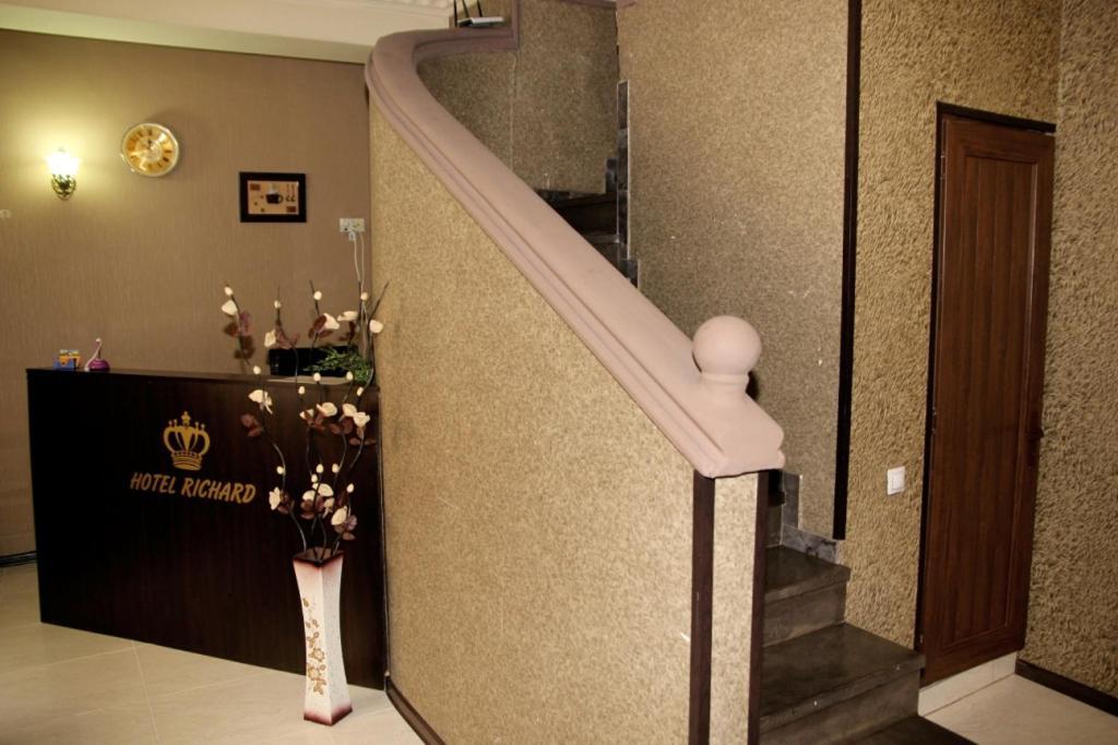 טביליסי Hotel Richard מראה חיצוני תמונה